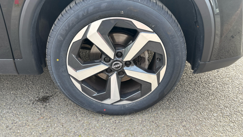 Nissan Qashqai 1.3 DiG-T MH N-Connecta 5dr Petrol Hatchback